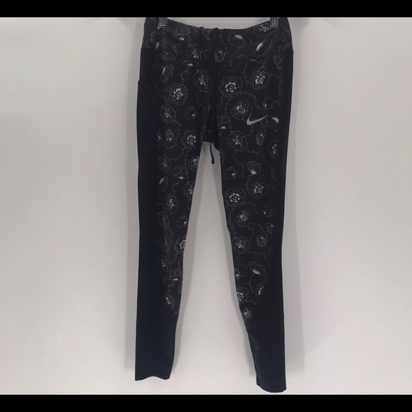 Nike Pants - Nike Black Pattern Leggings